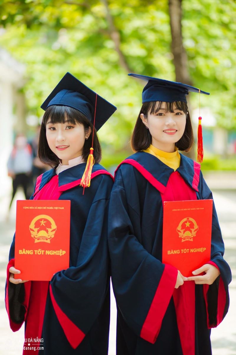 Áo tốt nghiệp trung học cơ sở Phú Nhuận